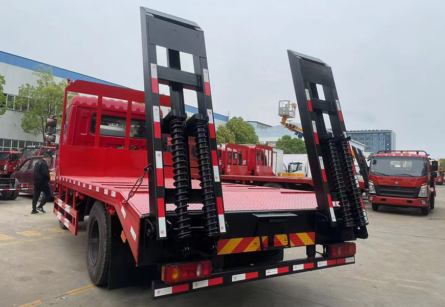 國(guó)六東風(fēng)K6單橋平板運(yùn)輸車(chē)