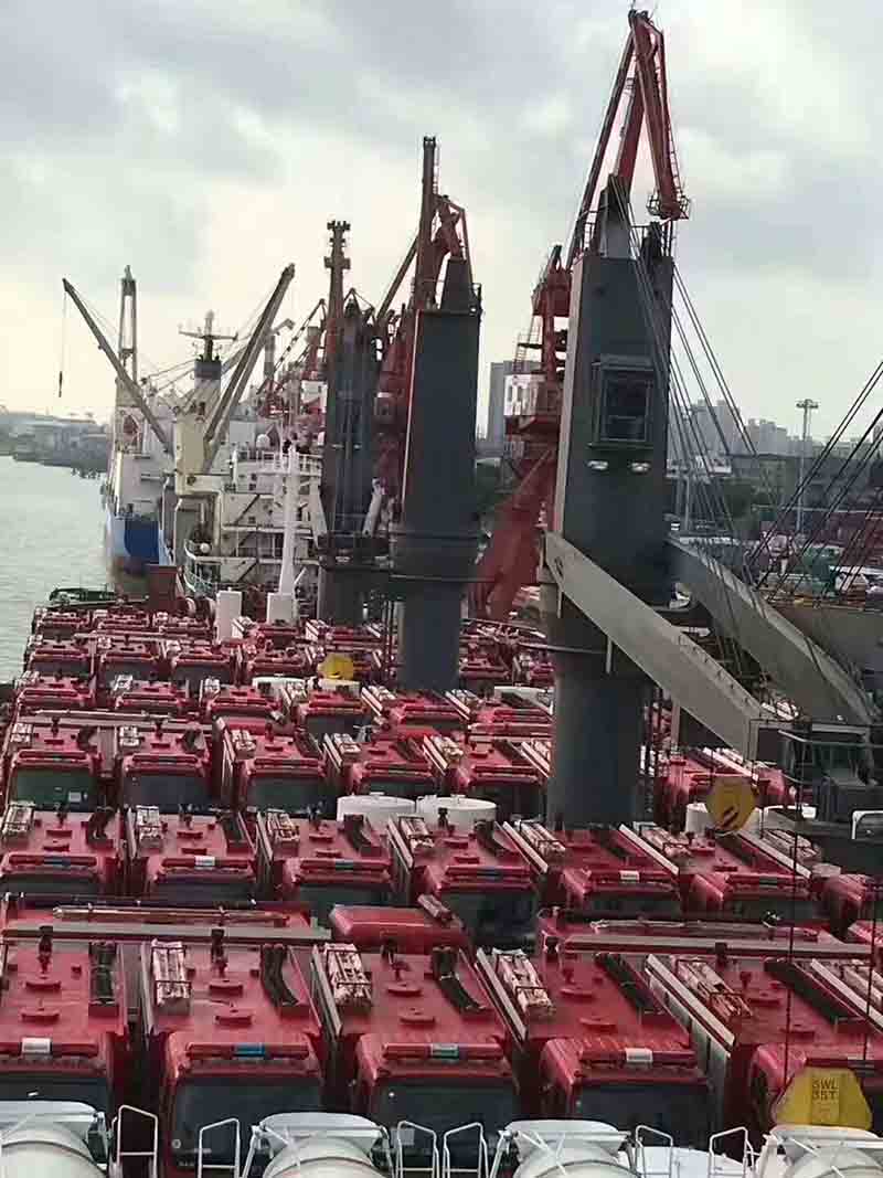 程力集團(tuán)86臺(tái)消防車(chē)出口案例展示