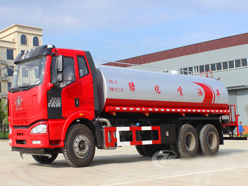 解放20噸灑水車(chē)成功交付客戶(hù)